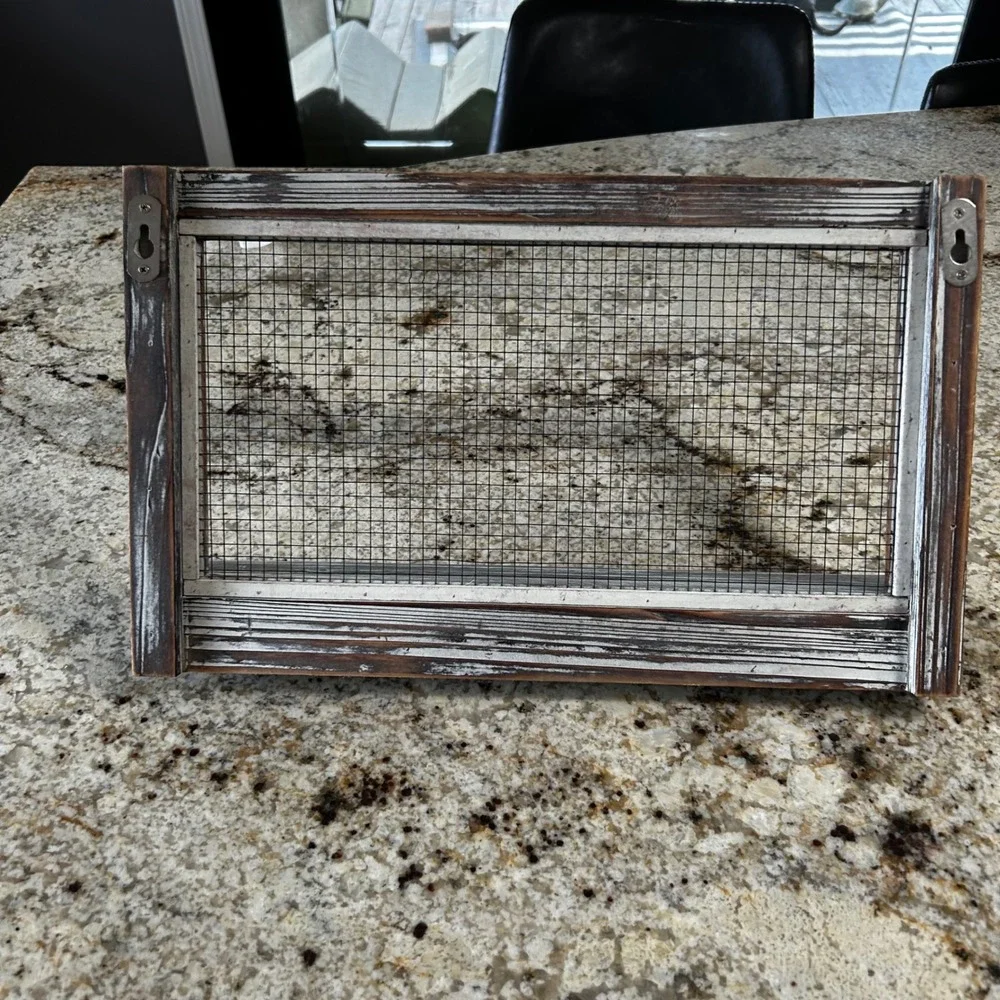 Rustic Farmhouse Wall Mounted Key Holder Jewelry Organizer Wire Mesh Wood Shelf